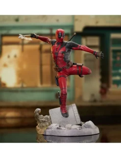 Diamond Select Toys Marvel Gallery Deadpool & Wolverine Deadpool