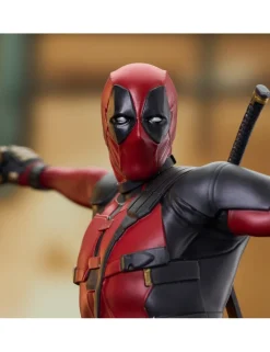 Diamond Select Toys Marvel Gallery Deadpool & Wolverine Deadpool