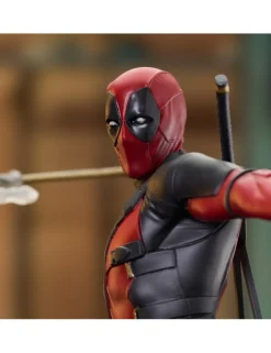 Diamond Select Toys Marvel Gallery Deadpool & Wolverine Deadpool