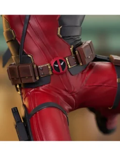 Diamond Select Toys Marvel Gallery Deadpool & Wolverine Deadpool