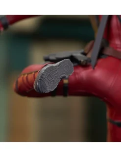 Diamond Select Toys Marvel Gallery Deadpool & Wolverine Deadpool