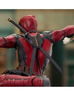 Diamond Select Toys Marvel Gallery Deadpool & Wolverine Deadpool