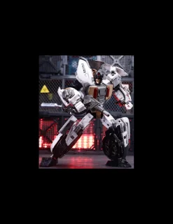 Generation Toys GT-08 Transformers Guardian Battle Damage Version