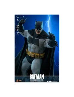 Hot Toys DC Comics Masterpiece Batman The Dark Knight Returns 1/6 Scale Collectible Figure