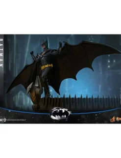 Hot Toys Movie Masterpiece Batman Returns 1/6 Scale Collectible Figure
