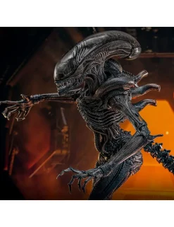 Hot Toys Movie Masterpiece Alien Romulus Scorched Xenomorph 1/6 Scale Collectible Figure